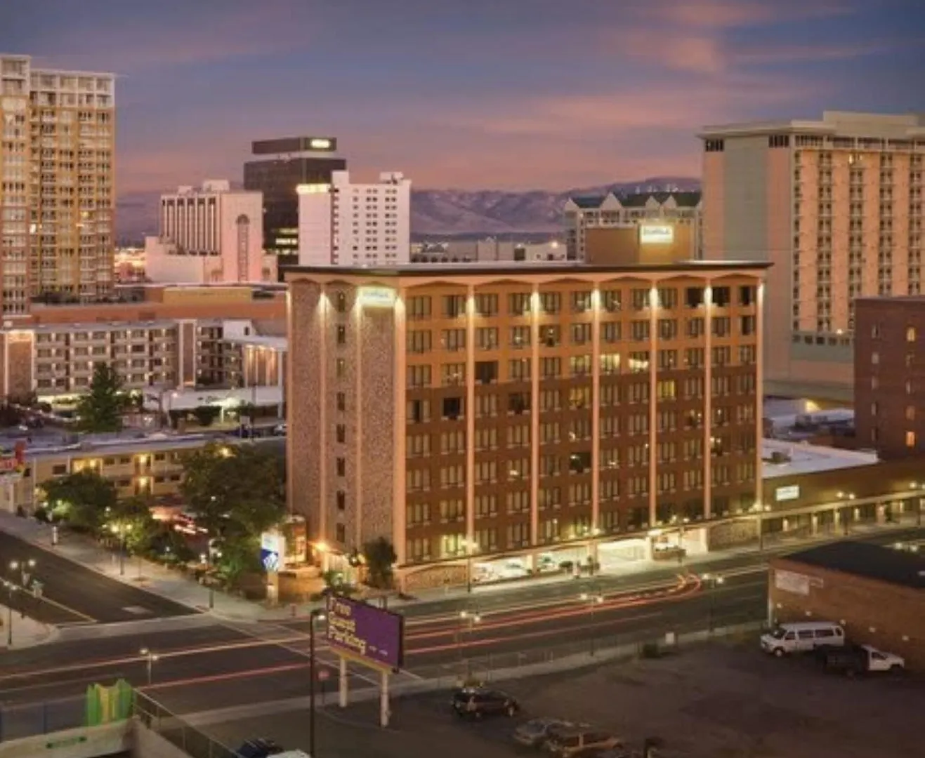 Enjoy All Reno Has To Offer In This 2Bd Resort Condo With Outdoor Pool Or Hot Tub 0*,