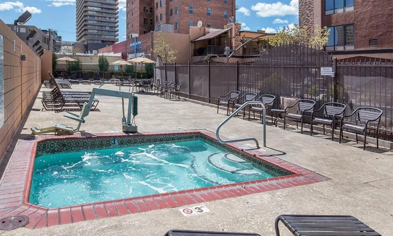 Enjoy All Reno Has To Offer In This 2Bd Resort Condo With Outdoor Pool Or Hot Tub